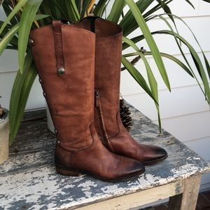 NWT Arturo Chaing 9 all leather distressed boots.